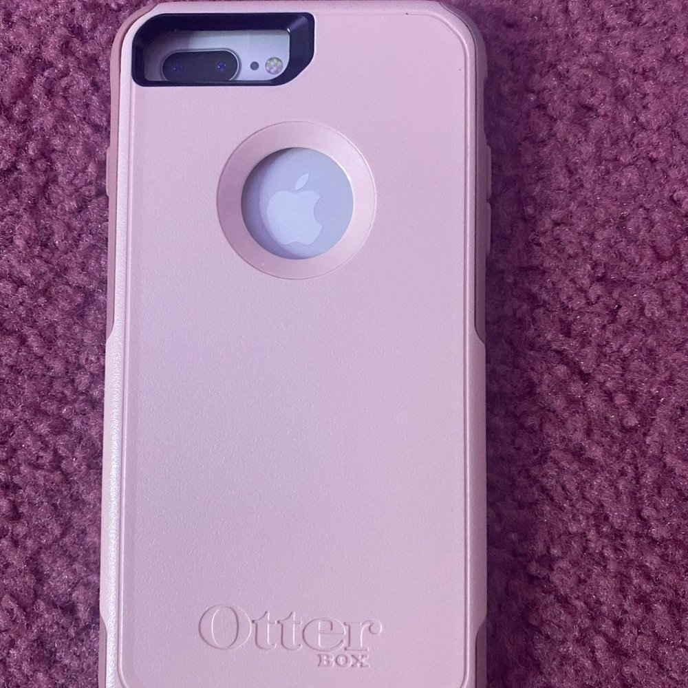 Pink otter box commuter Iphone 7 plus case.